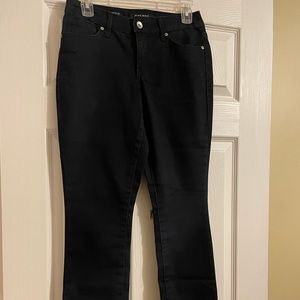 Like new Nine West skinny jeans- size 6.